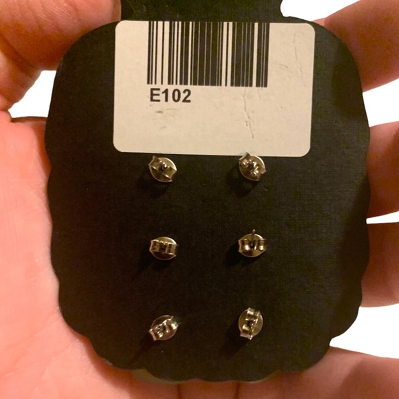 Dixie Bliss Earrings Silver White Sparkly Roses New - Picture 5 of 5